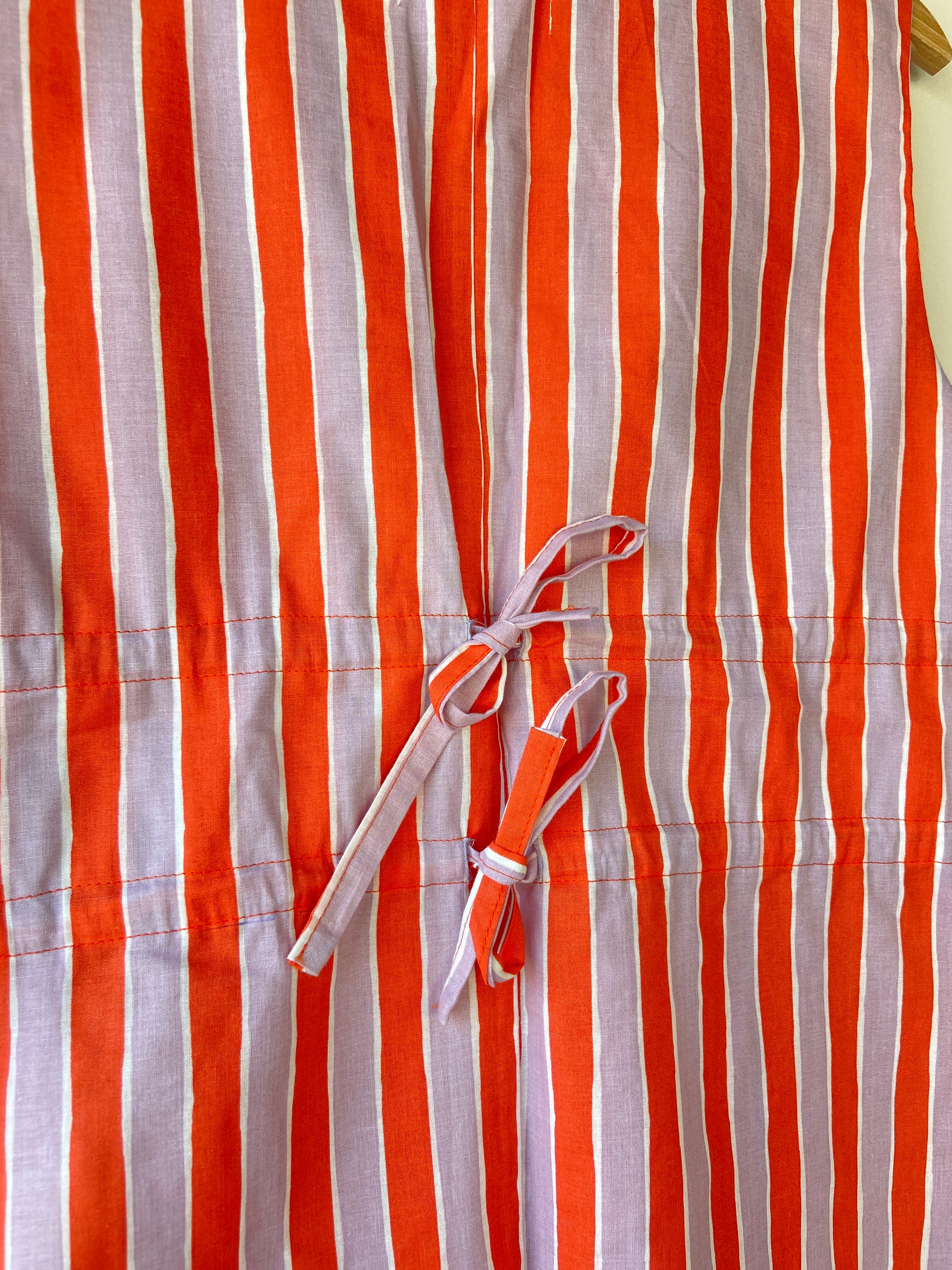 Le Haut rayé violet et orange