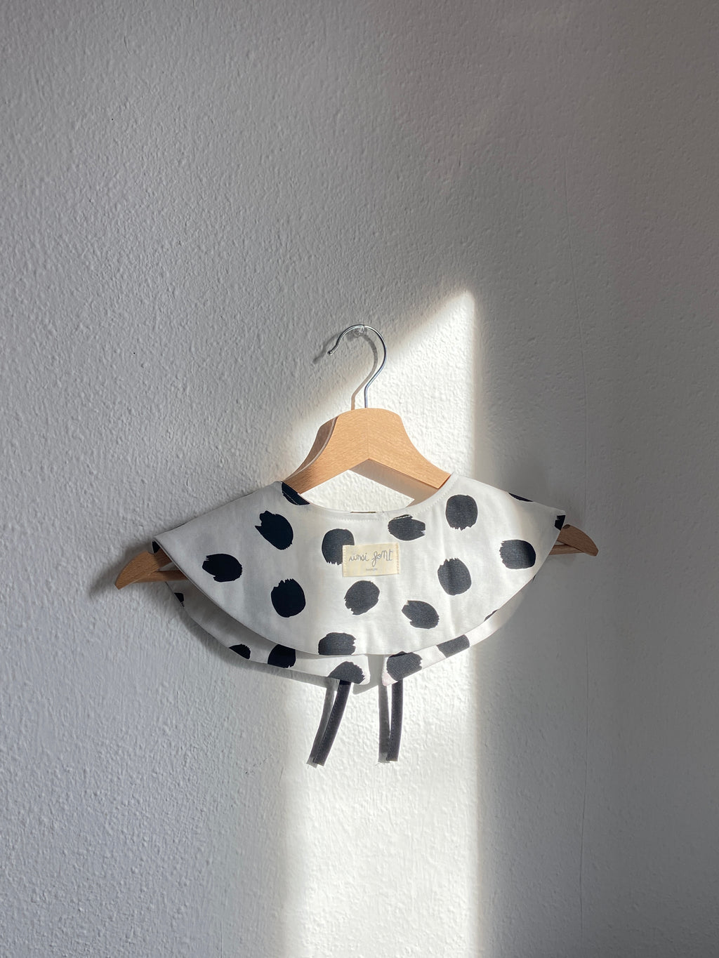 Le Col Amovible À Pois