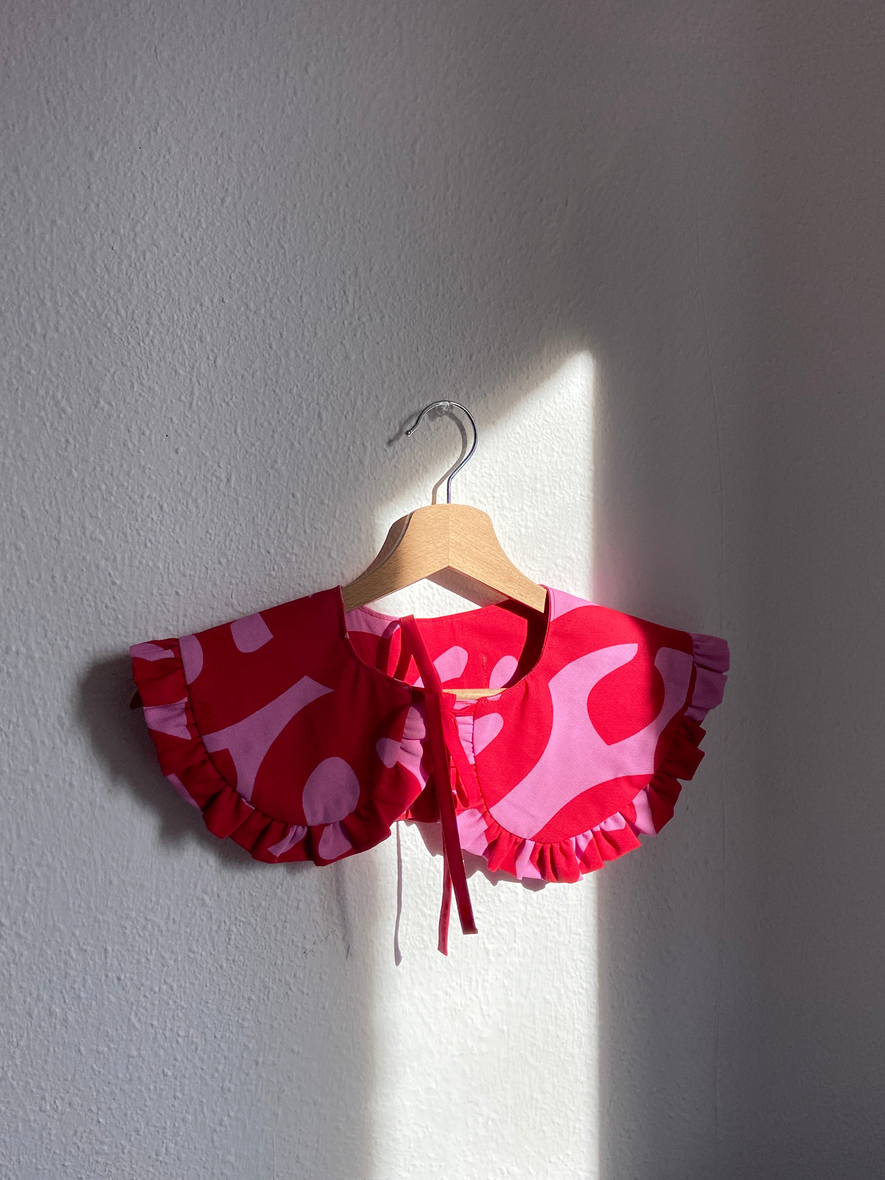 Le Col Amovible Rose et Rouge